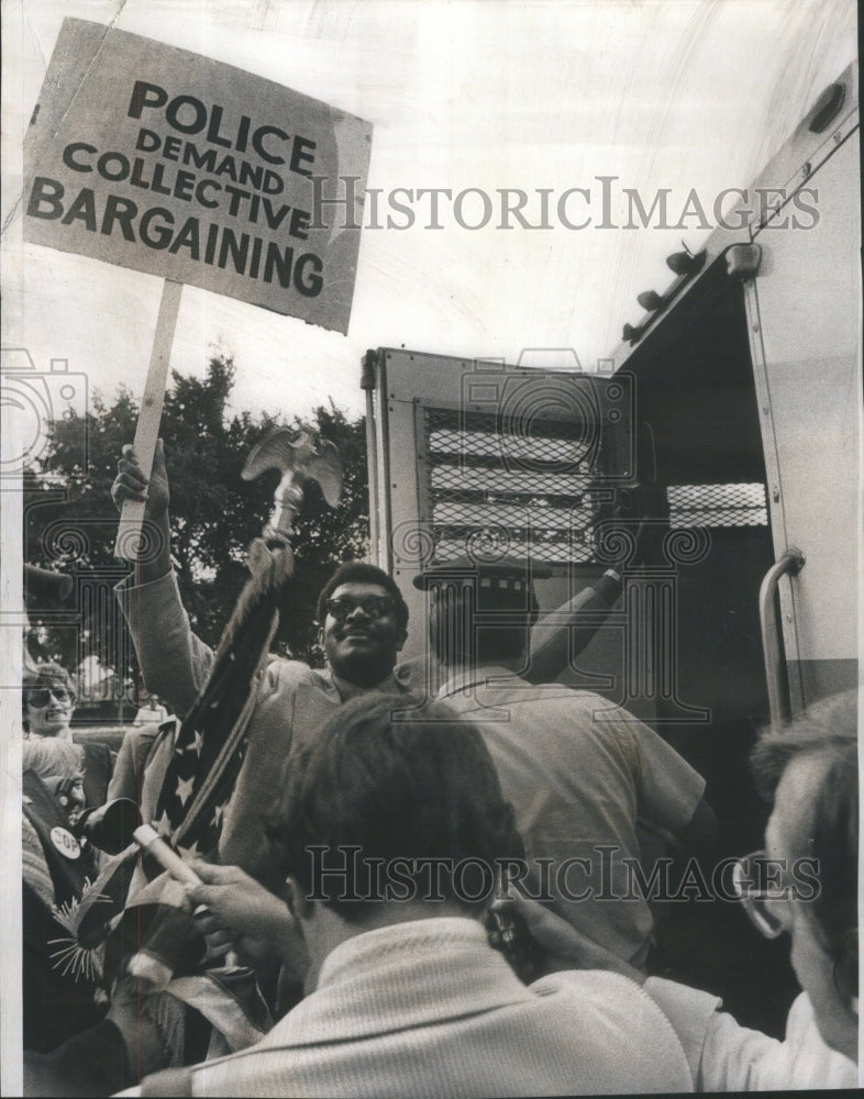 1973 Picketing Cops arrested in Chicago-Historic Images