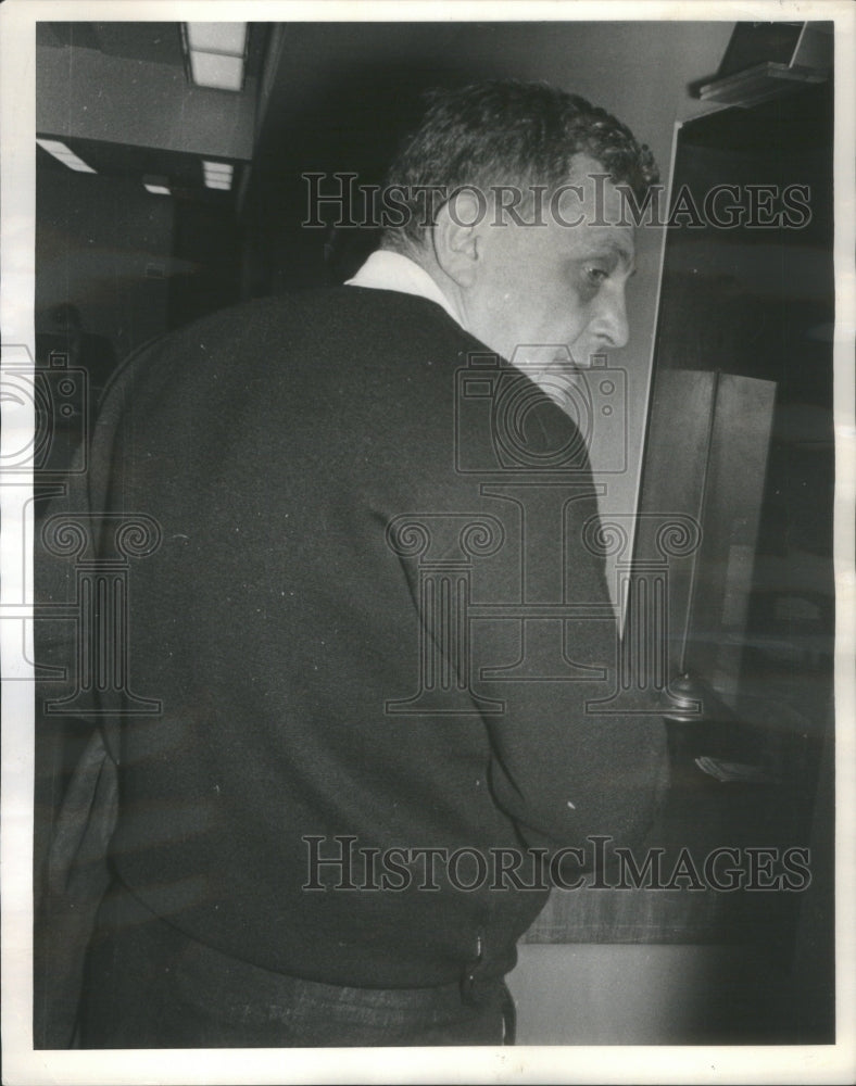 1966 Press Photo Defendant Max Heckmeyer Post Bond- RSA91609 - Historic Images