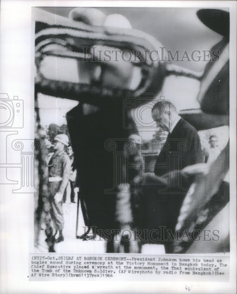 1966 LBJ Bangkok ceremony President Johnson bow Bugles - Historic Images