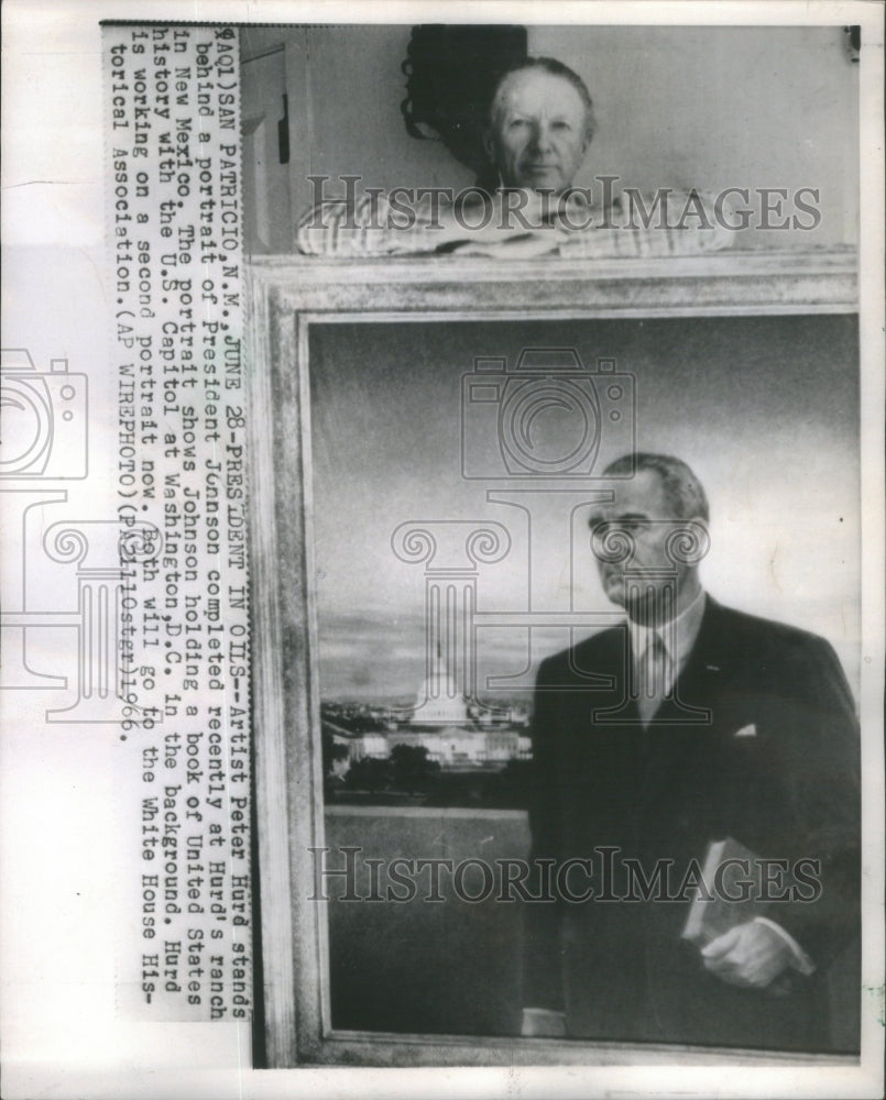 1966 Press Photo Artist Peter Hurd displays his portrait of President Johnson - Historic Images