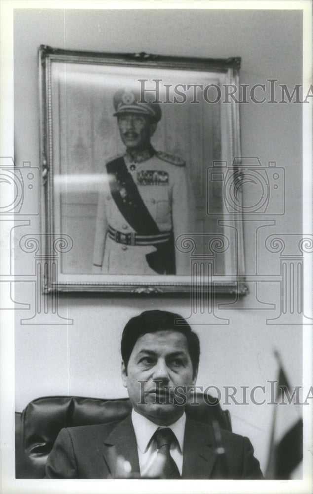 Press Photo Egyptian Consul Aziz Ibrahim Talks With Reporters- RSA92251 - Historic Images