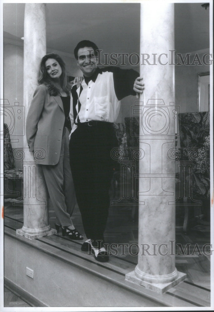 1993 Coiffure King And Decorative Artist Couple Ifergan Outside Home - Historic Images