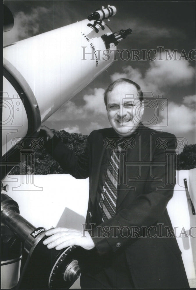1986 TV Stargazer Jack Horkheimer Poses Beside A Star Projector - Historic Images