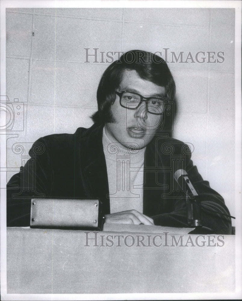 1970 Press Photo Illinois Institute Technology Student Horman Speaking - Historic Images