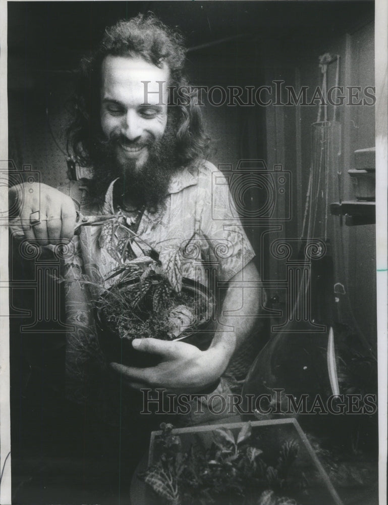 1974 Paul Galka co-owener Ships Cermanic Terrarium. - Historic Images