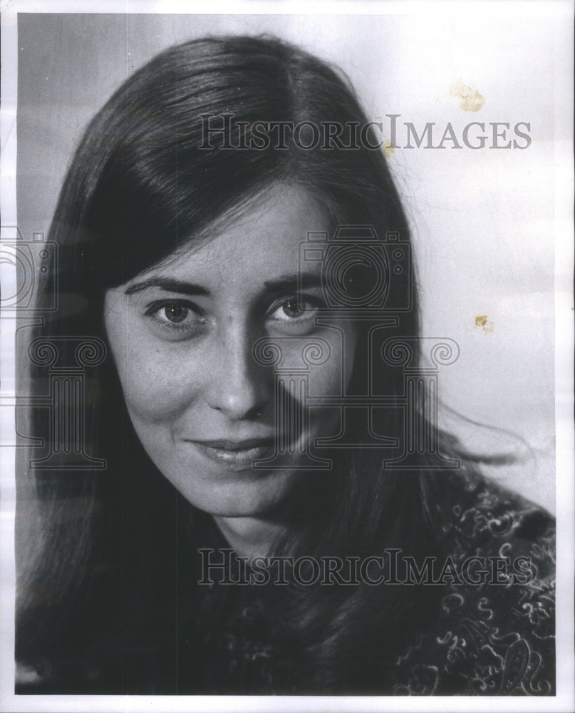 1967 Roberta Hess work portrait studio - Historic Images