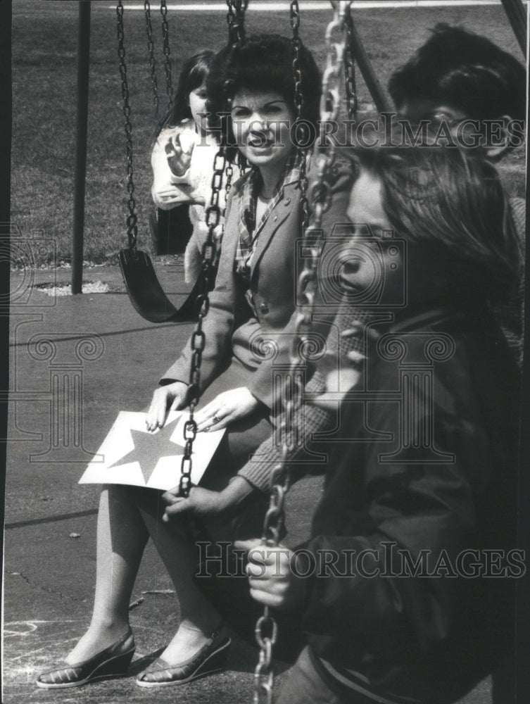 1985 Carol Hogfelt assistant principal York Center Elementary School - Historic Images