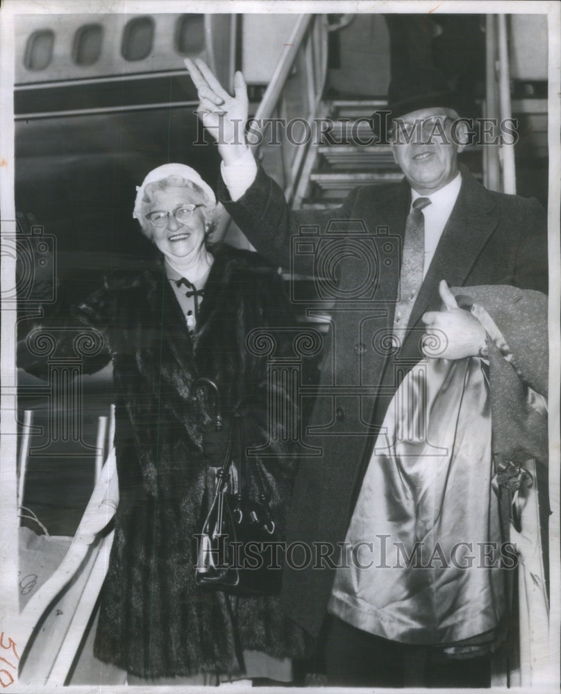 1960 Deputy Chief Arthur Hohmann arrives in Chicago - Historic Images