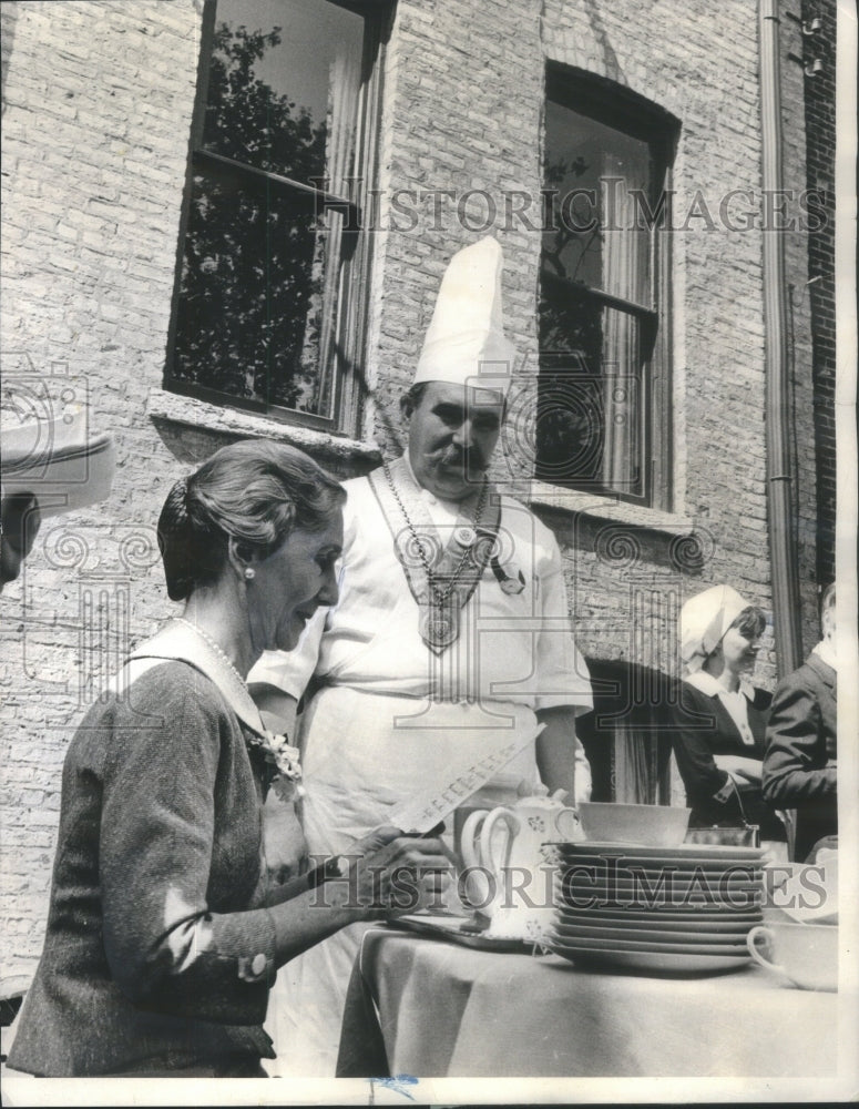 1965 Mrs John Holabird and Louis Szathmary, the cook and owner - Historic Images