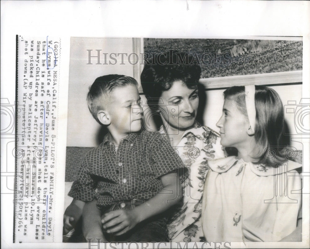 1964 Doyle W. Lynn/US Navy/Pilot/Wife/Children - Historic Images