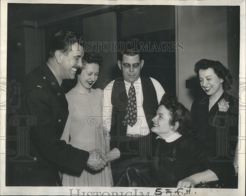 1944, Havey Shake Hands-Eleanor Wife-Carl-Macicak Linn-Boss Chorba - Historic Images