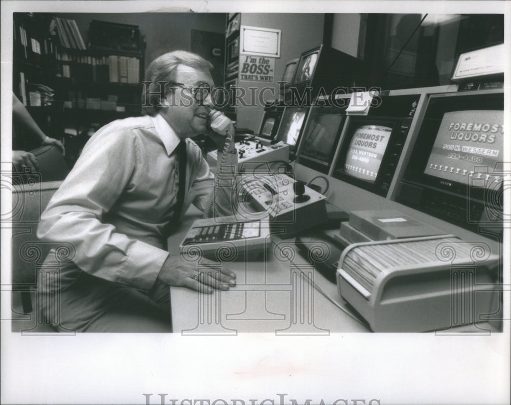 1989 Ron Jasinski-Herbert Chicago Broadcaster Control Room - Historic Images