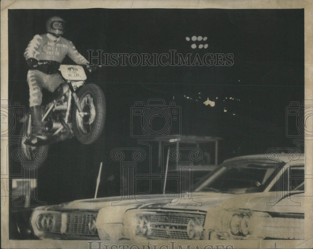 1971 Daredevil Cyclist Ted Kieper Attempts To Jump Over Six Cars - Historic Images