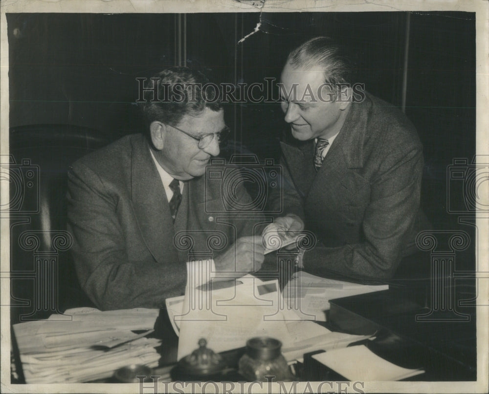 1942 Mayor Edward J Kelly &amp; Chicago Times Sports Editor Gene Kessler - Historic Images