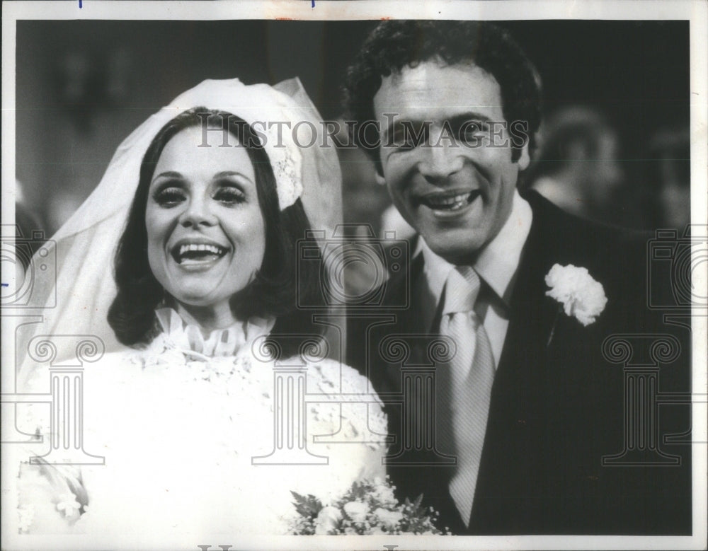 1975 Actors Valerie Harper And David Groh In CBS Television &quot;Rhoda&quot; - Historic Images