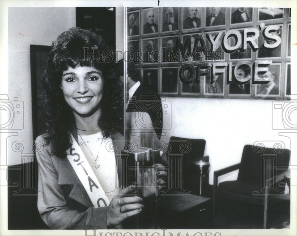 1987 Maria Grizanzio Beauty Queen - Historic Images