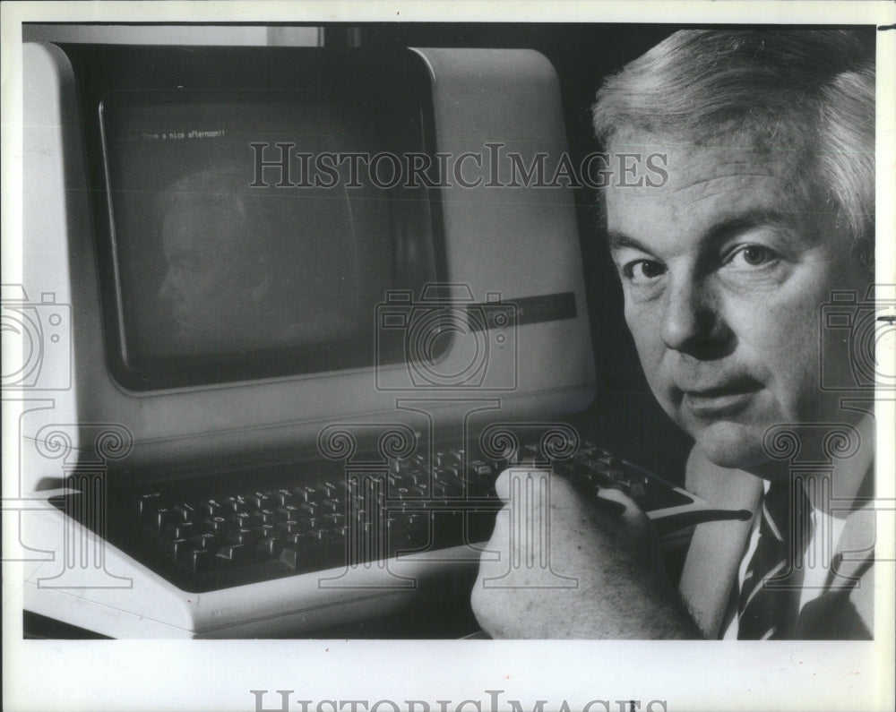 1984 Dr. Richard Gallagher Psychiatrist Mind Prober Computer Program - Historic Images