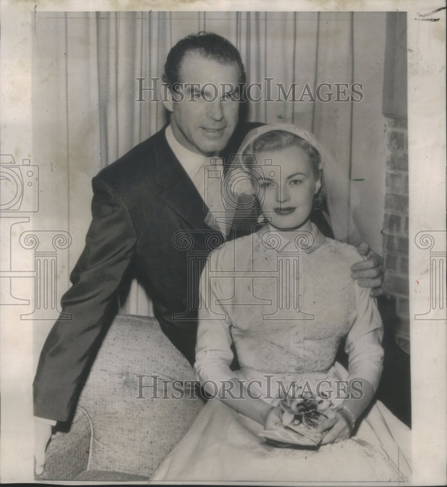 1954 Press Photo Actress June Haver Actor Fred MacMurray Pose Wed Resort Hotel - Historic Images