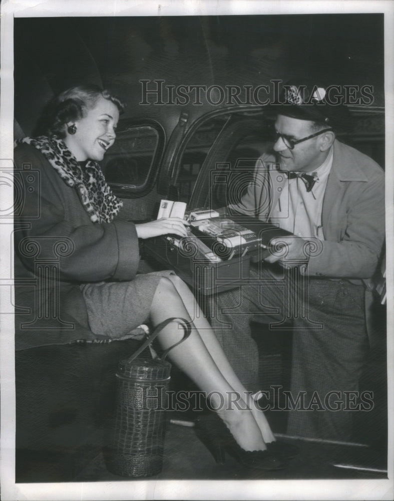 1949 Eddie Hamilton Chicago cab driver Pennie Karnoone kleenex - Historic Images