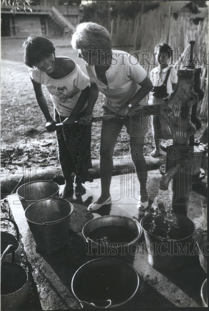 1984 Khun Nan helps pump water nutrition information Marian Osborne - Historic Images