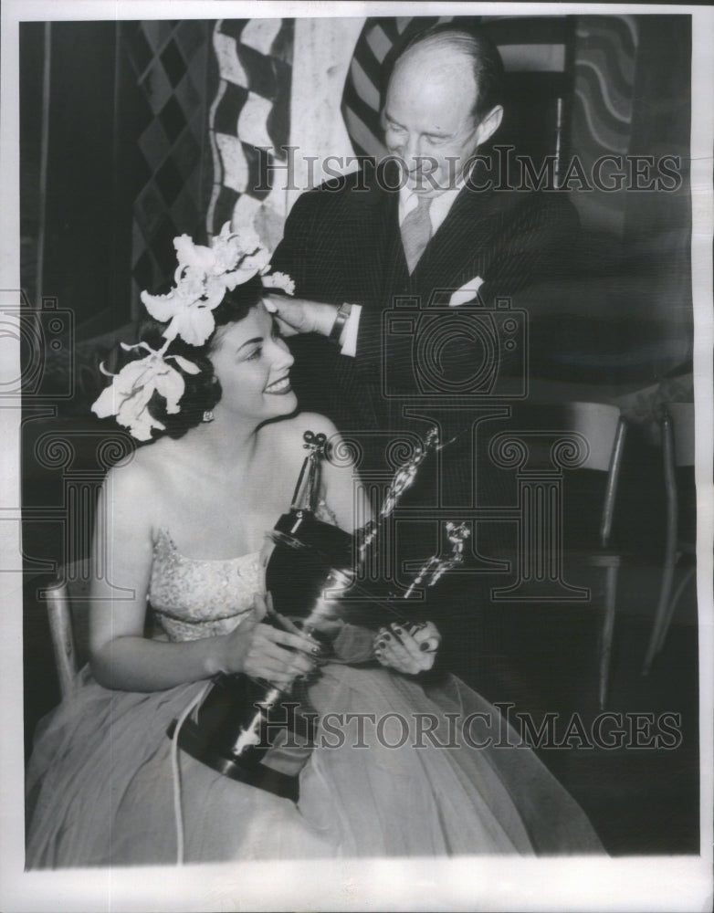 1950 Marilyn Hampton crown Governor Stevenson Chicago annual Hotel - Historic Images