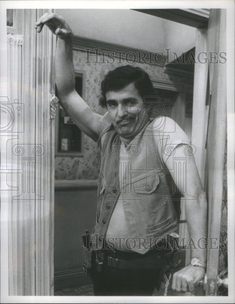 1976 Earl Schneider Pat Harrington Landlord Day Time Comedy Series - Historic Images