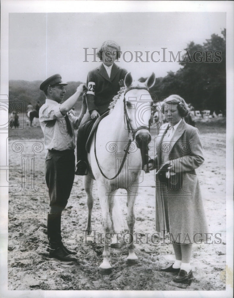 1952 Princess Beatrix Hold Rein Sister Irene Get Number Master - Historic Images