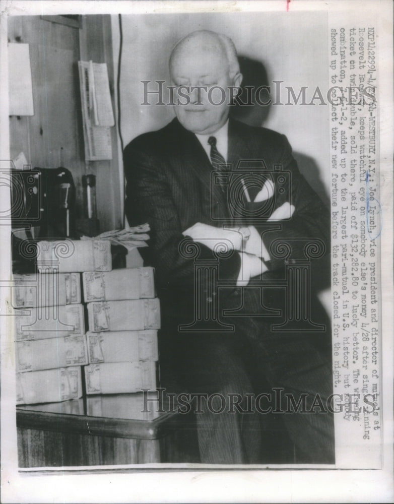 1964 Joe Lynch Vice President Director mutuols at Roosevelt Raceway - Historic Images
