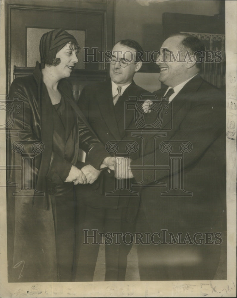 1930 Mrs Leeney Shaking hand Attorney - Historic Images