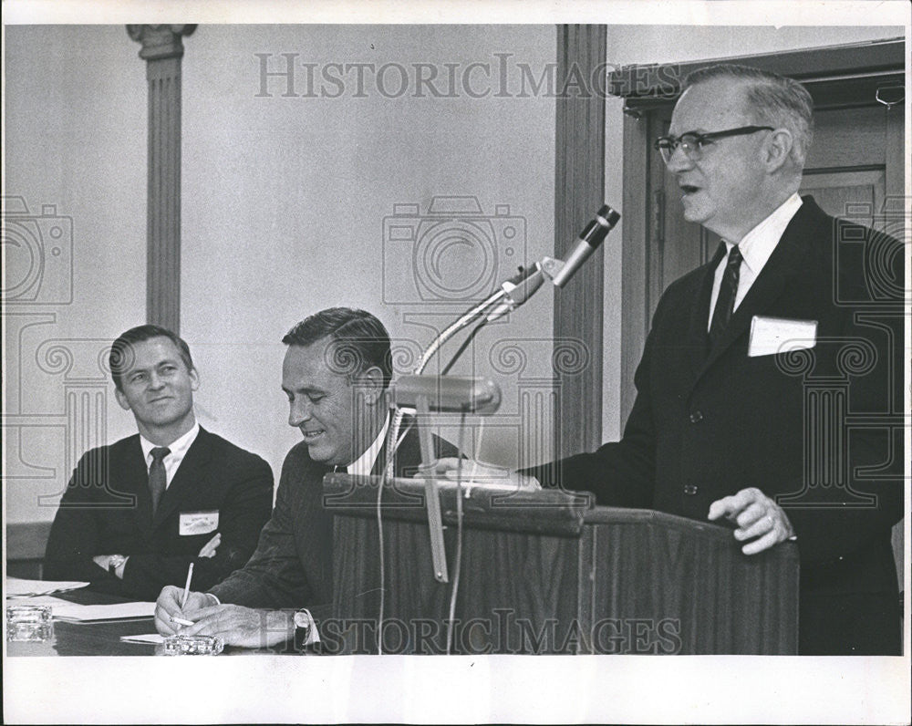 1968 Press Photo Price Daniel Addresses Federal and State Officials - Historic Images