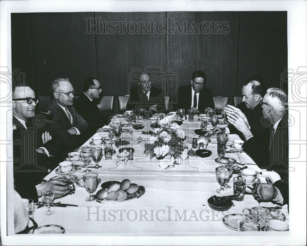 Undated Press Photo  Businessman&#39;s meeting - Historic Images