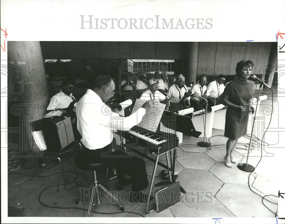 1991 Press Photo The Bob Durant Orchestra & Cathy Locke - Historic Images