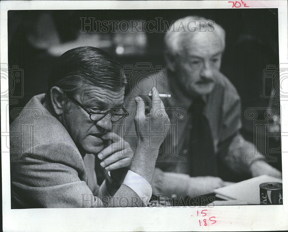 1974 Press Photo Daniels Watch Election Result Bob Lee campaign - Historic Images