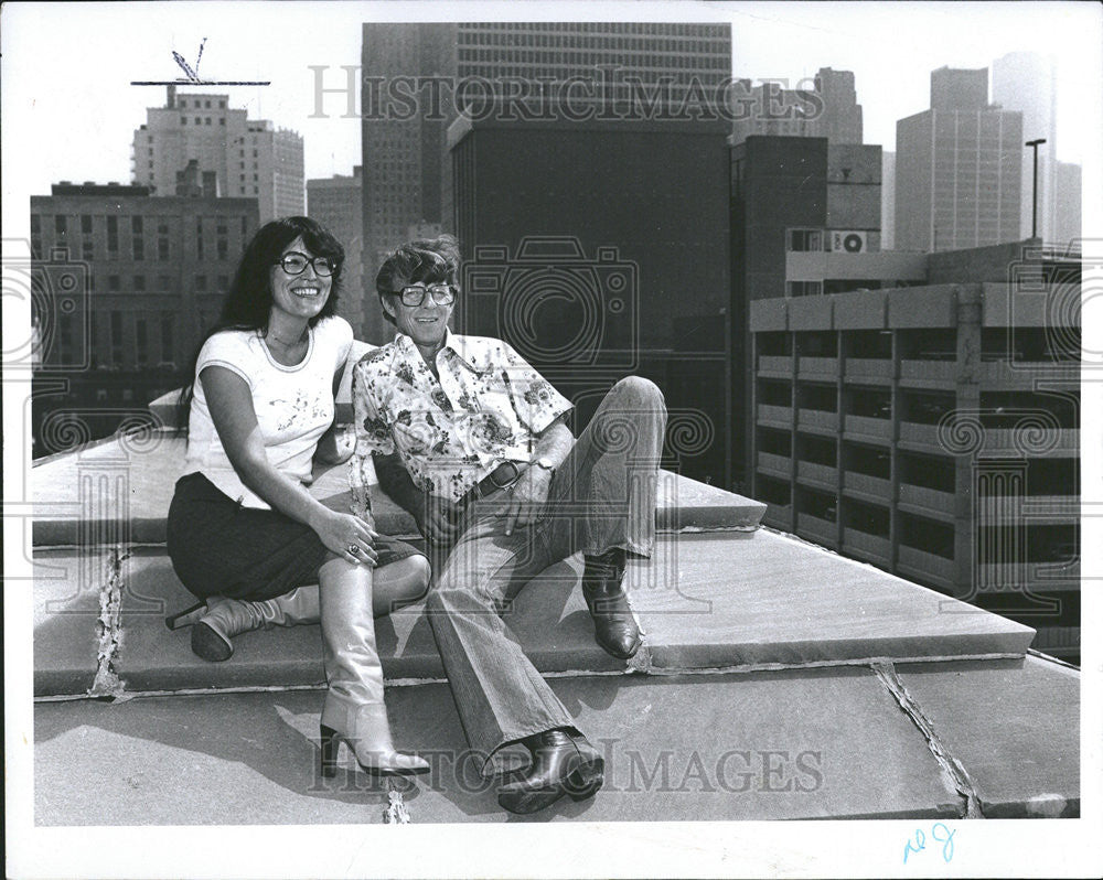 1977 Press Photo Janet Dailey Author Bill Romance Novels - Historic Images