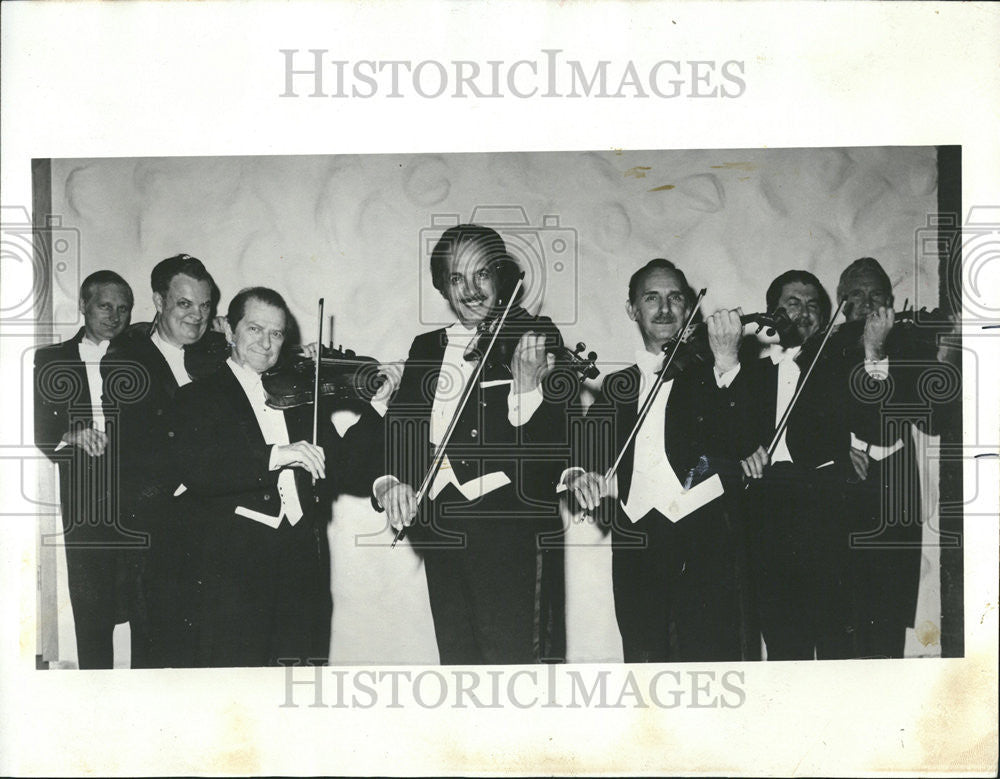 1974 Press Photo Antonio Continental Strings Unique Violin Show Seven Eagle - Historic Images