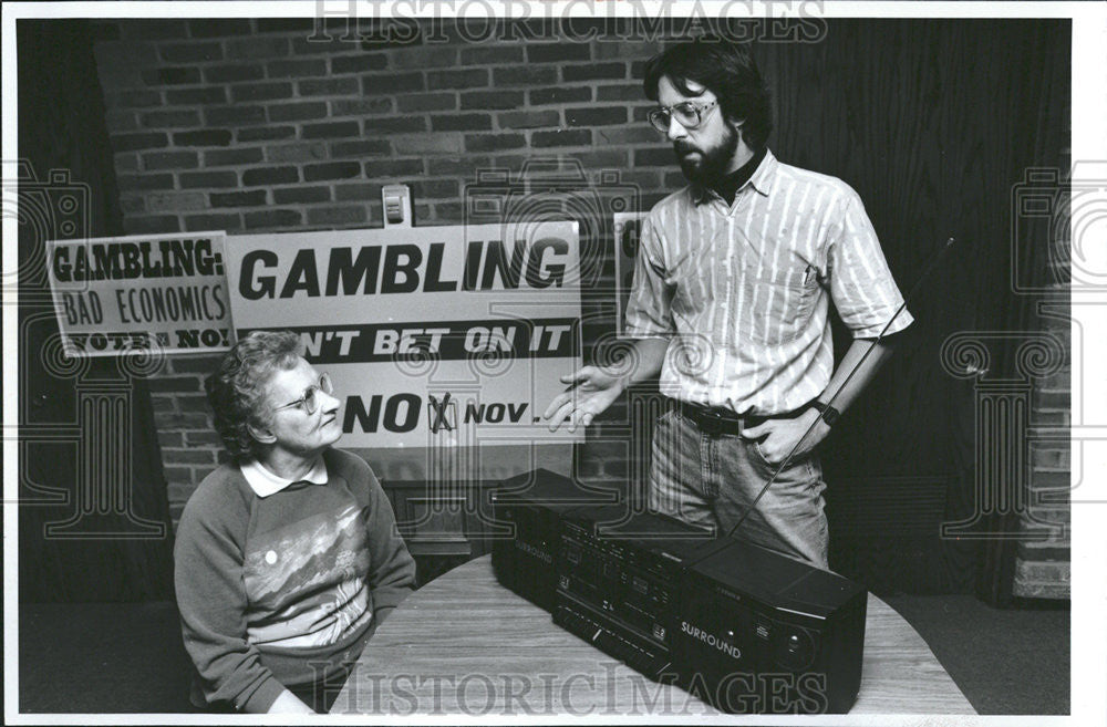 1993 Press Photo Helen Wing &amp; Mark Venke Gambling vote - Historic Images