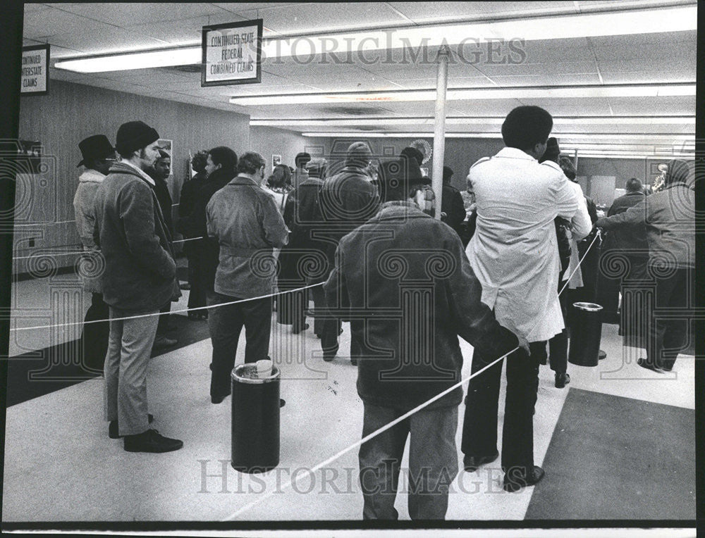 1972 Press Photo Gary Indiana Unemployment Line Government Benefits - Historic Images