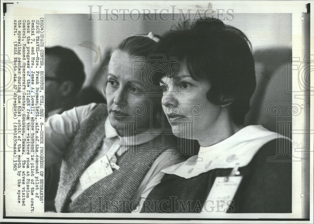 1965 Press Photo Mrs. Frank Borman James Lovell Pilot Gemini 7 Mission Control - Historic Images