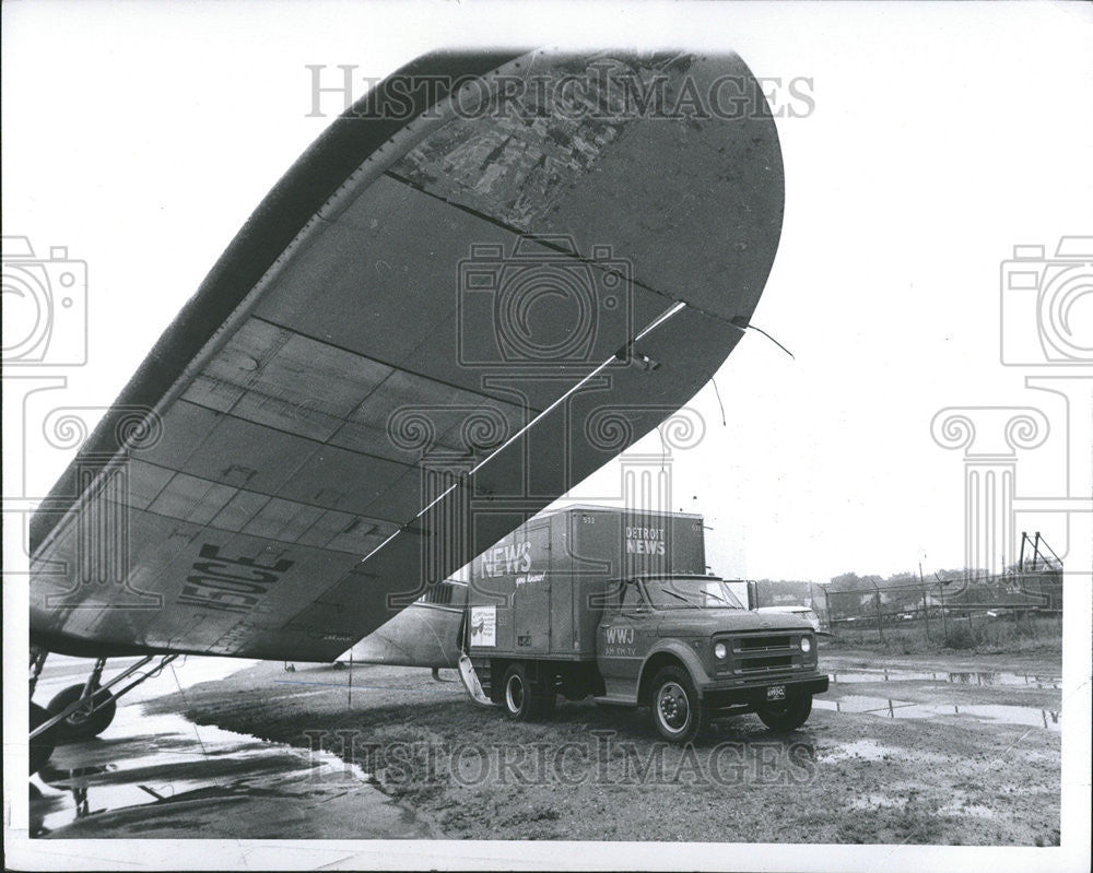 1969 Press Photo Air Edition Detroit Times Loaded City Airport - Historic Images