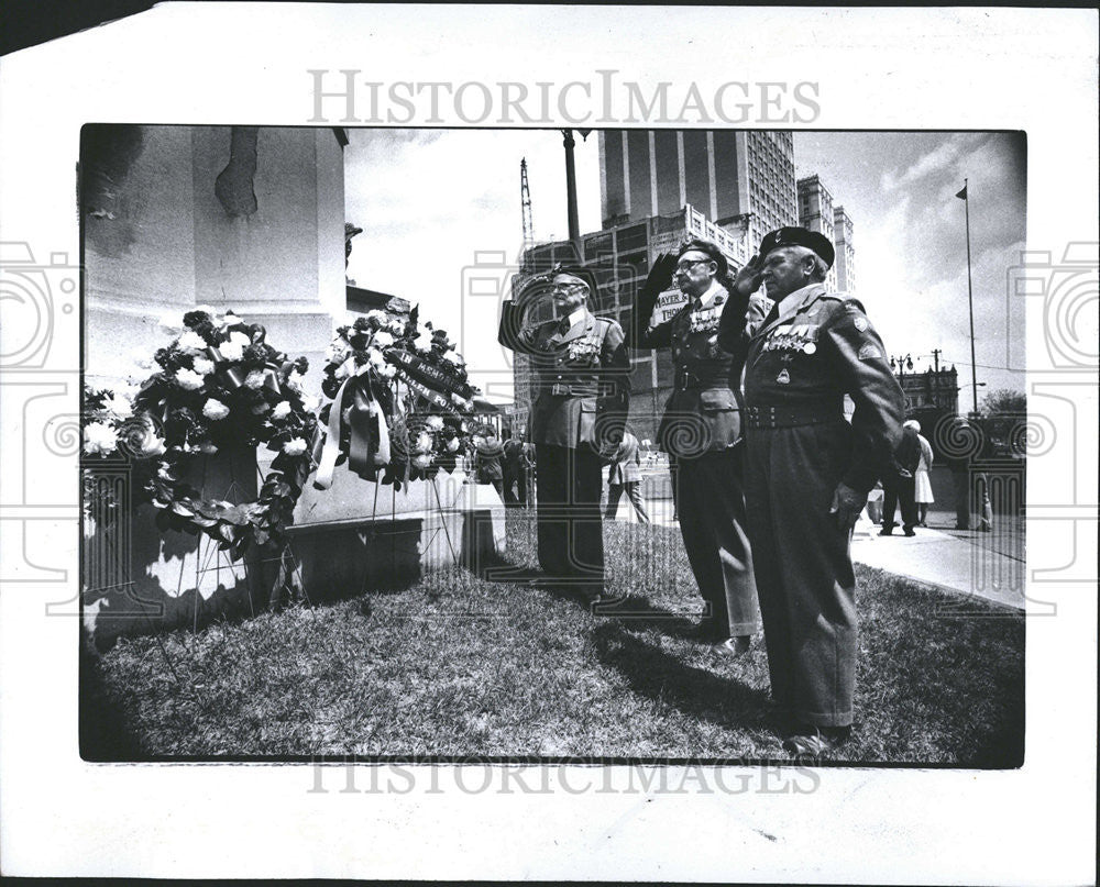 1979 Press Photo Salutary Wreath Soldiers Sailors Monument Detroit Cadillac - Historic Images