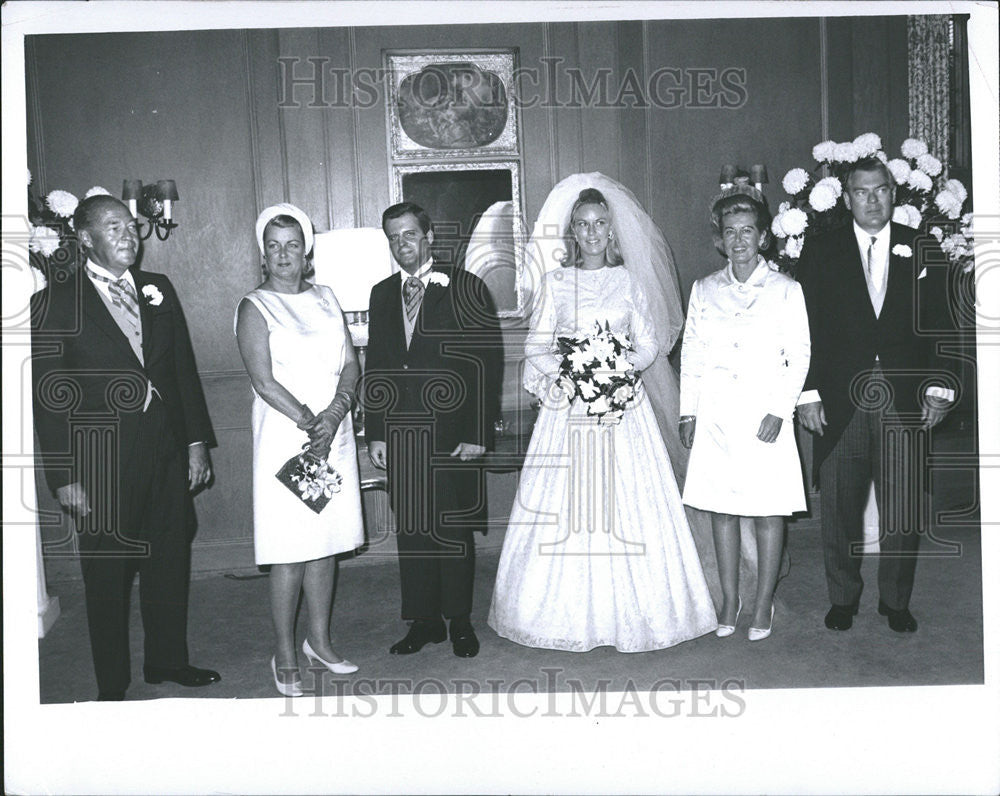 1967 Press Photo William Carr Mother Father Country Club - Historic Images