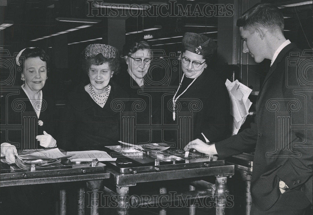 1963 Press Photo Officers Of The Denver Press Council Tour Denver Post Office - Historic Images