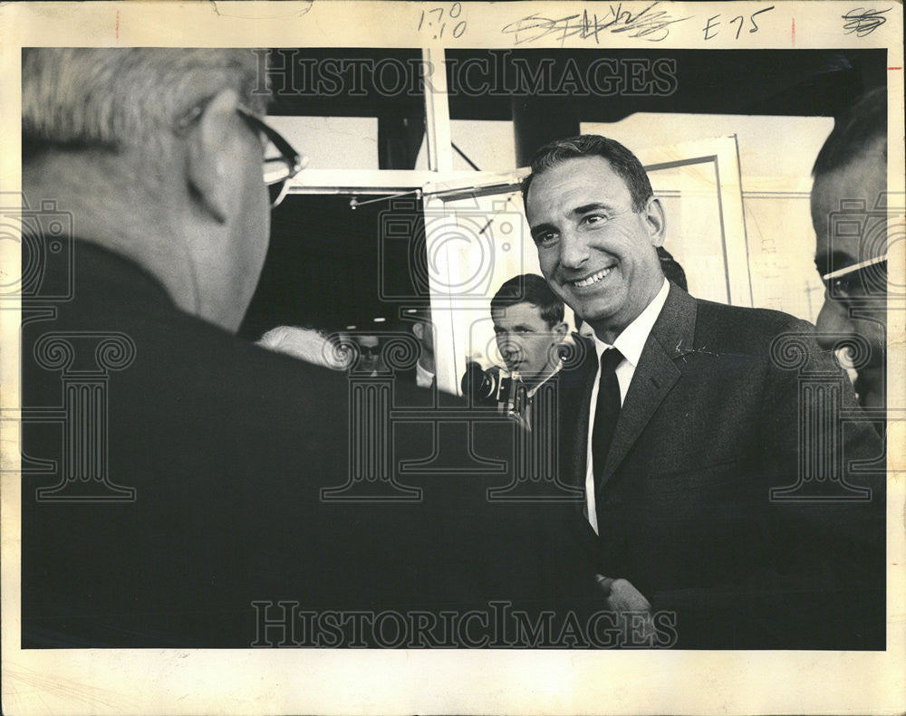 1968 Press Photo Rep. Frank Evans (D-Colorado campaigning - Historic Images