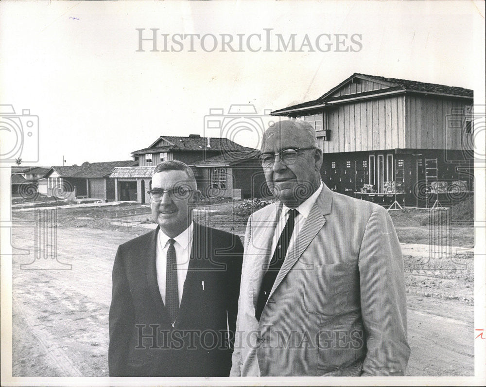 1969 Press Photo Claud Thompson Ken Ensor Realty Company Subdivision Kansas - Historic Images