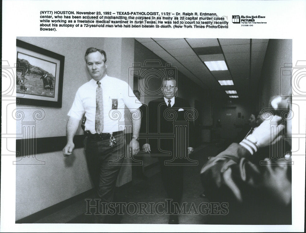 1992 Press Photo Doctor Ralph Erdmann Texas Pathologist Mishandled Corpses - Historic Images