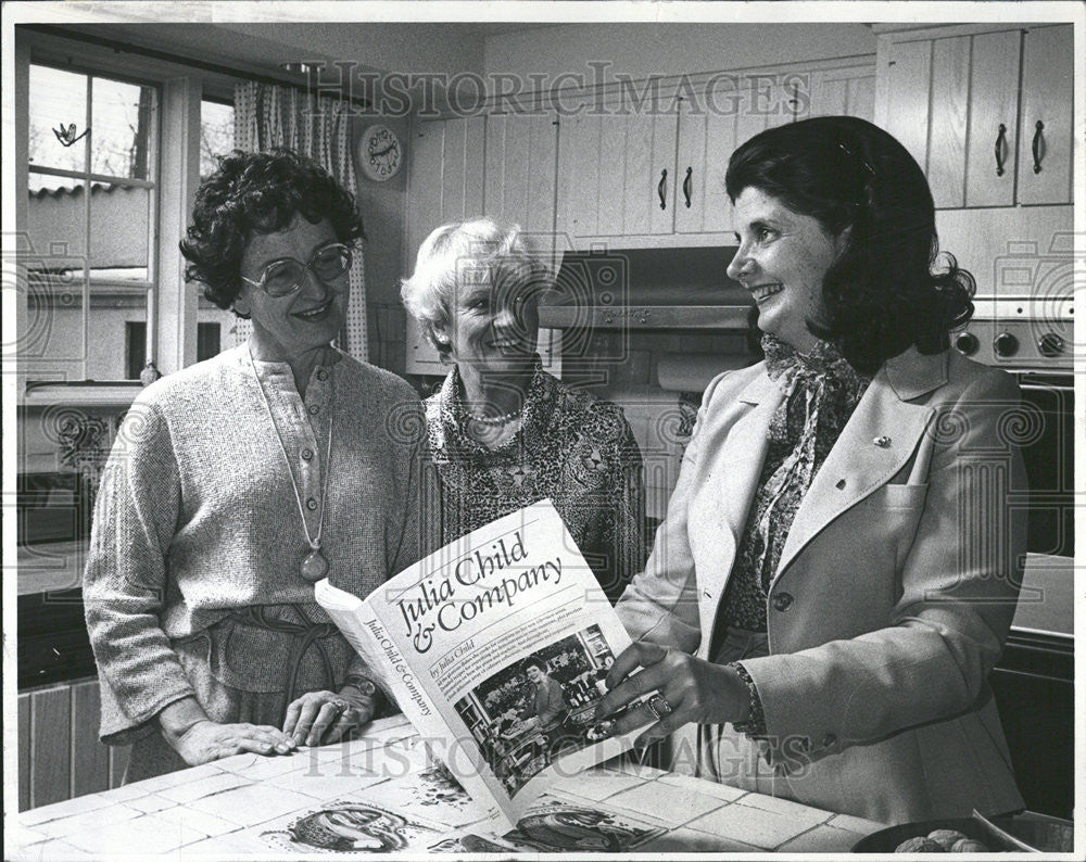 1979 Press Photo Mrs Donald Estey plans pre-dinner party at Denver Art Museum - Historic Images