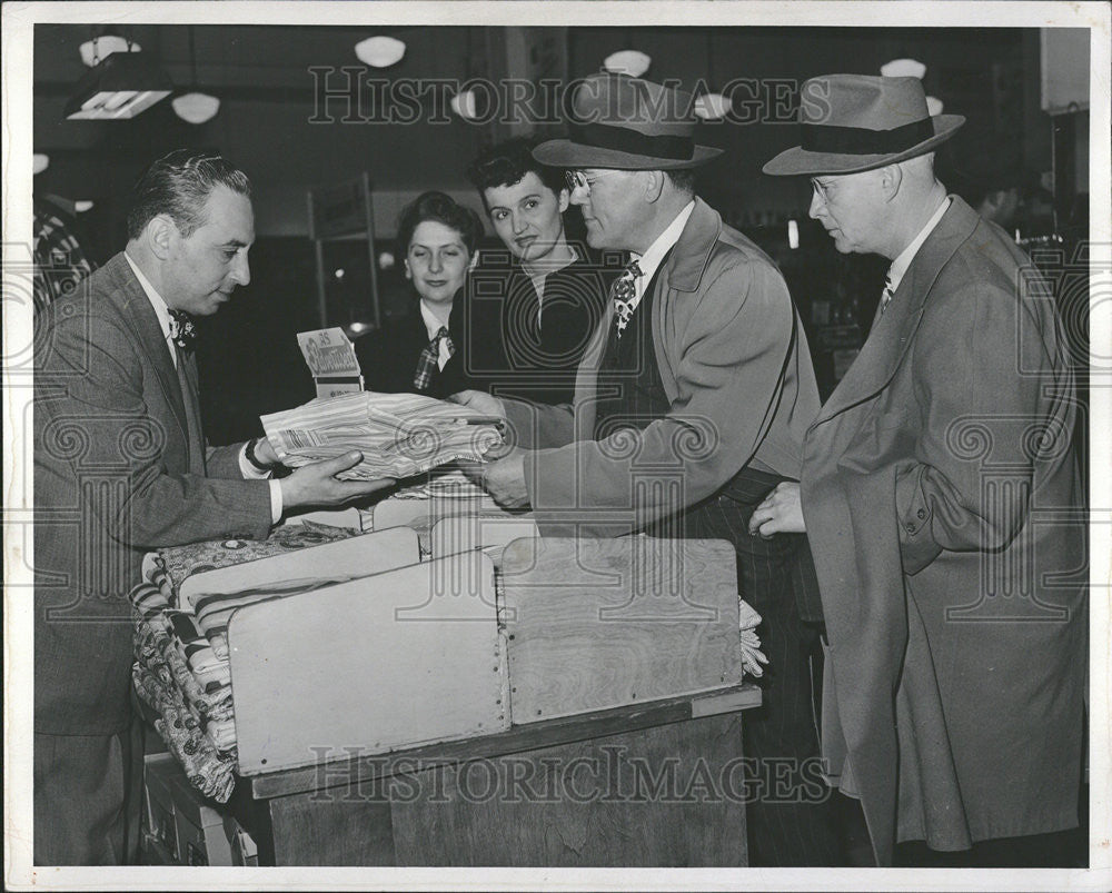 1947 Press Photo Detective Alvin Chapley Partner Detective Sgt George McArthey - Historic Images