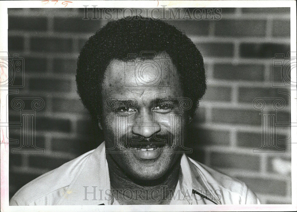 1983 Press Photo Ron Adams Police Officer - Historic Images