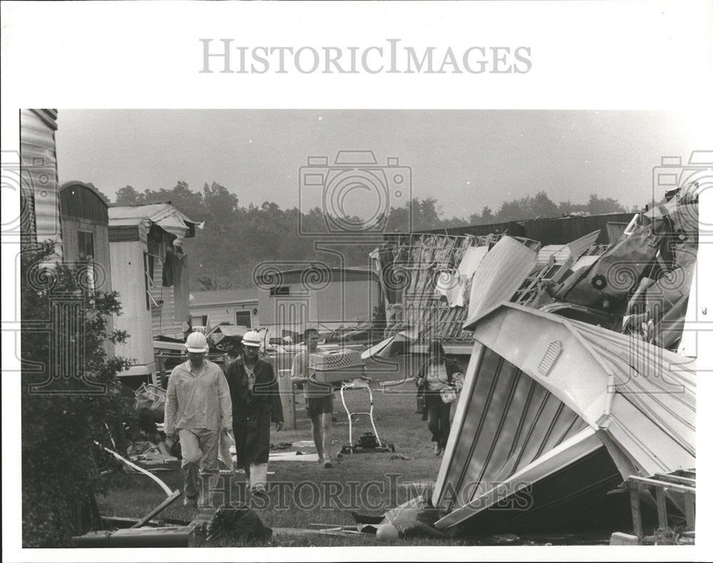 1987 Press Photo Chateau Estates after tornado in Novi, Michigan - Historic Images