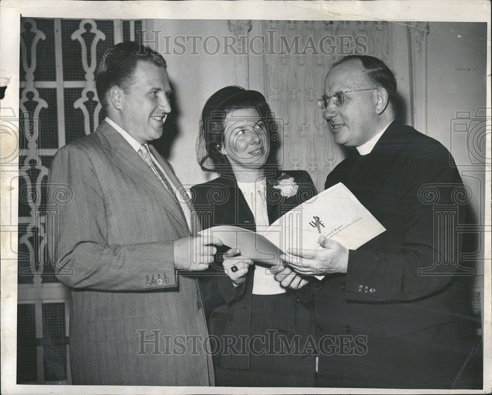 1950 Press Photo Henry Ford William McKenzie Father Celestin Steiner - Historic Images